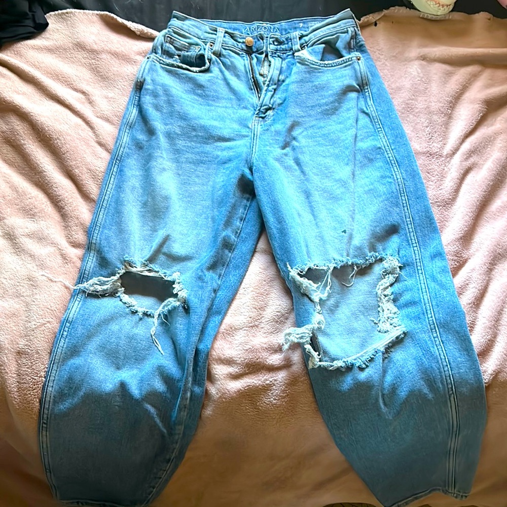 Baggy ripped jeans